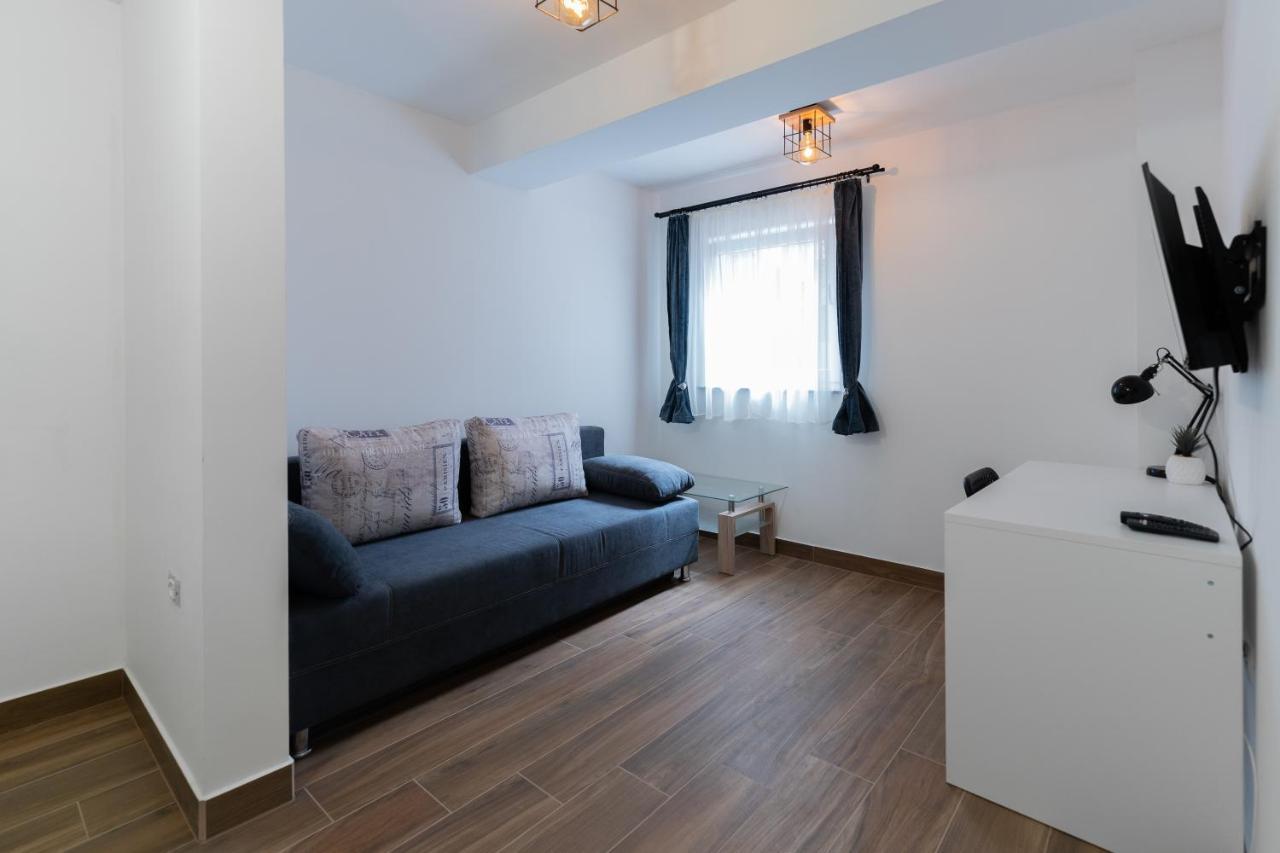 Tramontana And Maestral Apartment Izola Exterior photo