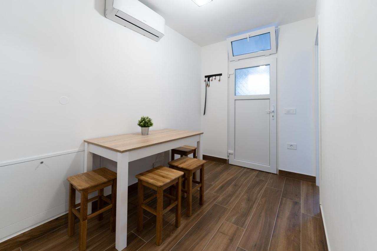 Tramontana And Maestral Apartment Izola Exterior photo